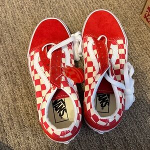 Women’s 8.5 checkered Vans